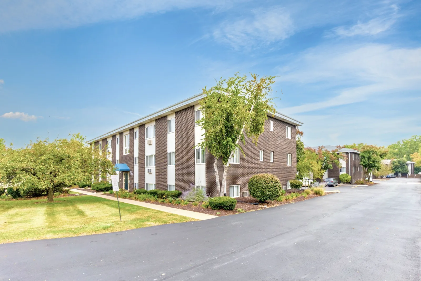 arborhillsapartments_5 Exterior of Arbor Hills Apartments with parking area and residential buildings in the background